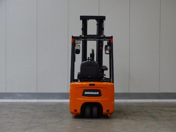 Doosan Elektryczny wózek widłowy 3-kołowy