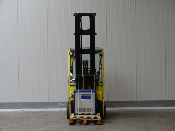 Hyster Elektryczny wózek widłowy 3-kołowy