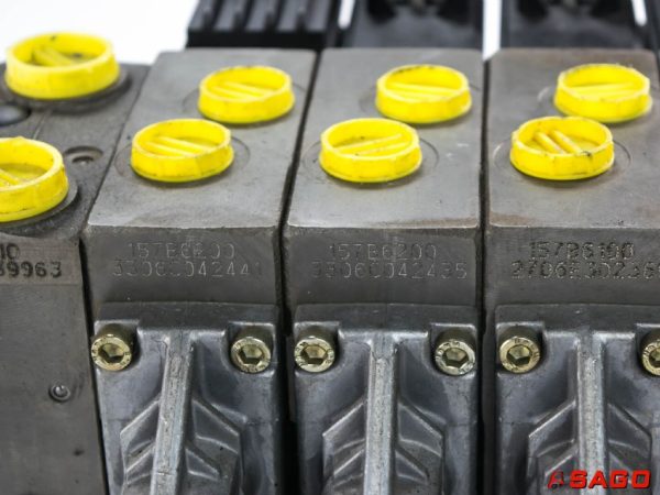 Hydraulika - Typ: DANFOSS Steuerschieber 4-Fach i.T. 463D09424 PVP 150 BAR 24V 157B4128 109102000 157H3192 157B4113 157B6200 343DQ8531 BAUMANN