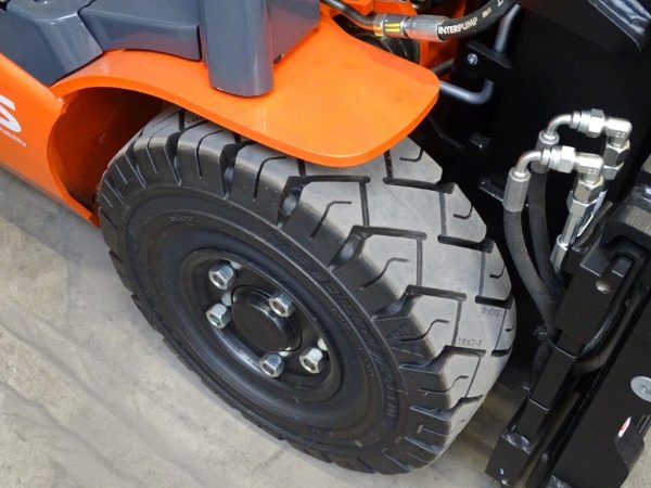 Toyota Elektryczny wózek widłowy 3-kołowy
