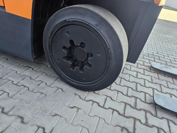 Hubtex Kompaktowy wózek widłowy