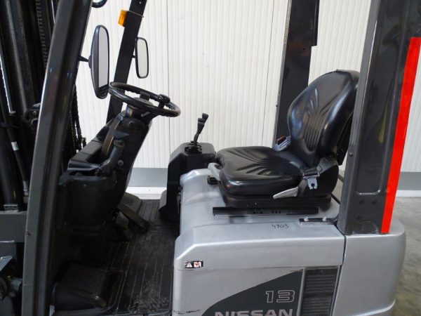 Nissan Elektryczny wózek widłowy 3-kołowy