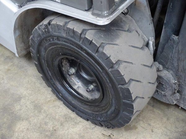 Nissan Elektryczny wózek widłowy 3-kołowy