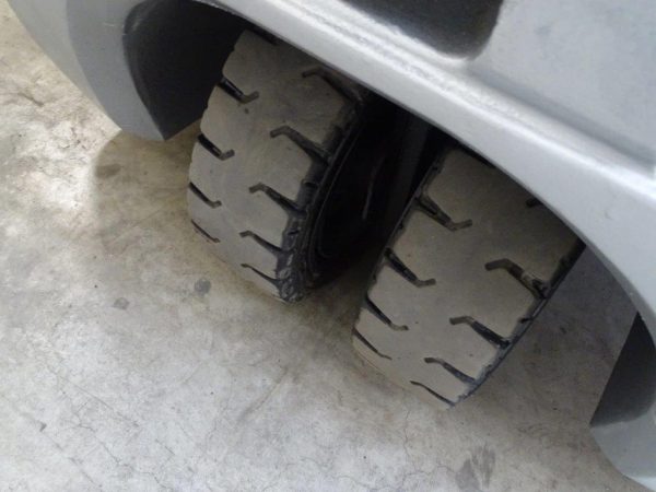 Nissan Elektryczny wózek widłowy 3-kołowy