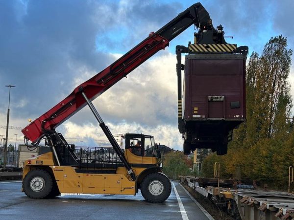 Sany Reach Stacker do pełnych kontenerów