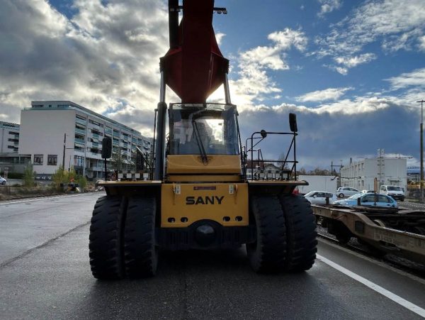 Sany Reach Stacker do pełnych kontenerów